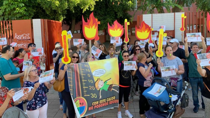 Protesta de las madres y padres del Colegio Santa María de Gracia