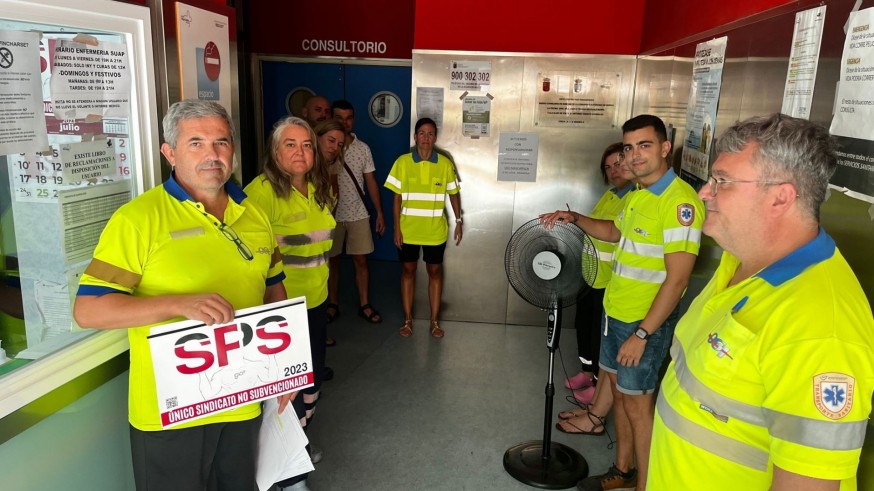 Protesta de los trabajadores del SUAP de Cieza para exigir la reparación del aire acondicionado