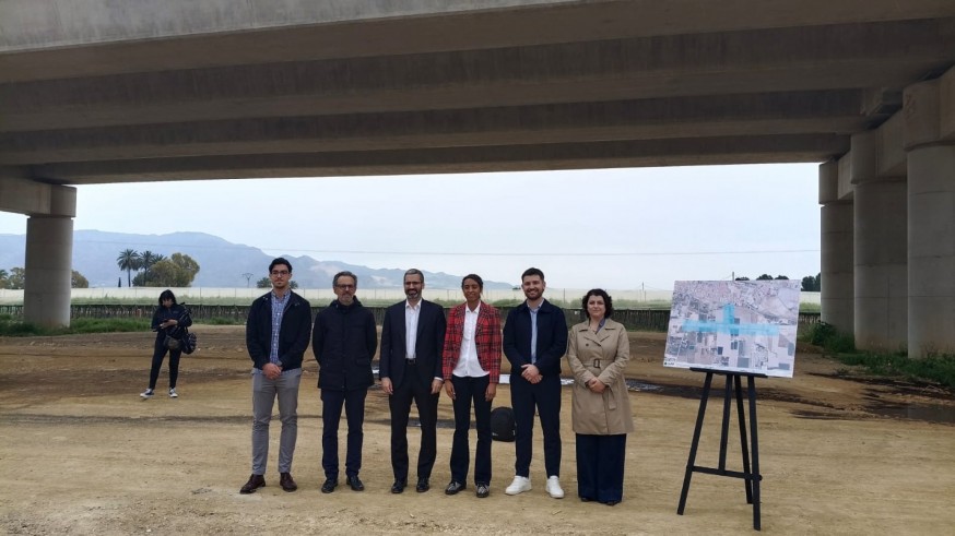 Lucas acusa a los ayuntamientos del PP de boicotear la regularización