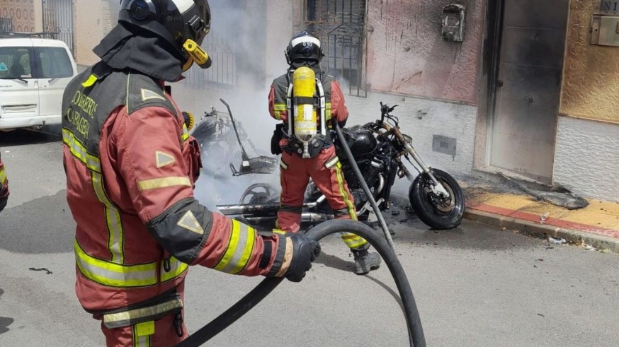 Investigan el incendio de tres motos de gran cilindrada en el barrio de San José Obrero de Cartagena