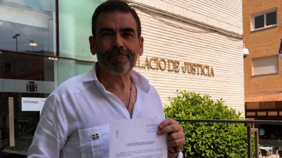 El concejal y secretario general de MC, José López, a las puertas del Palacio de Justicia