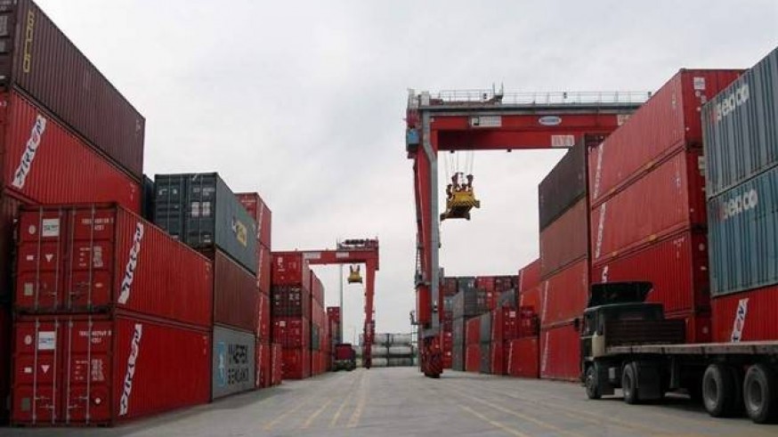 contenedores en un puerto