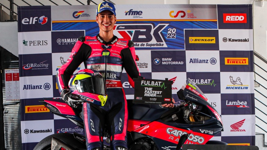 Borja Gómez, sonriente tras ganar la primera de las dos carreras. Foto: RFEM