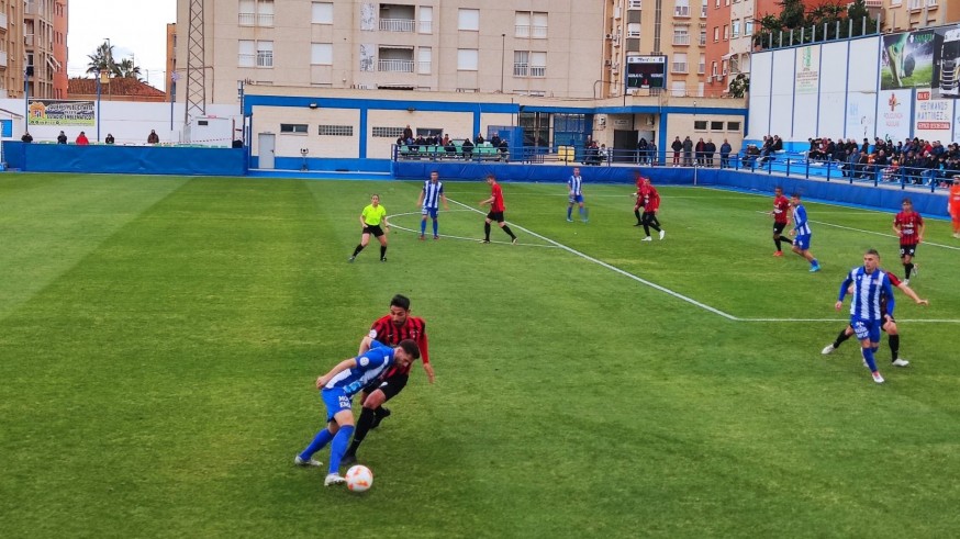 El Águilas se dispara en la clasificación y hunde al Pulpileño (2-0)