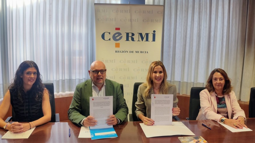 Acto de la firma del convenio entre el Gobierno Regional y el CERMI