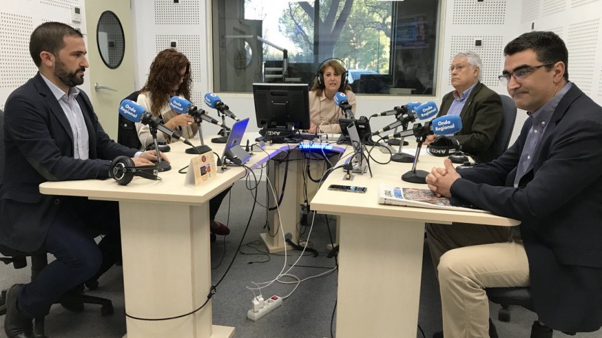 Los tertulianos, en los estudios de ORM