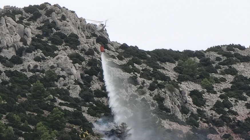 Medios áereos extinguieron el fuego en la Sierra del Gigante (Lorca). Foto: D.G.MEDIO NATURAL