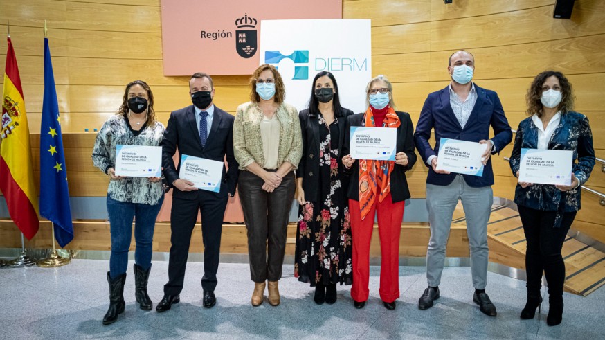Cinco empresas reciben el Distintivo de Igualdad de la Región de Murcia