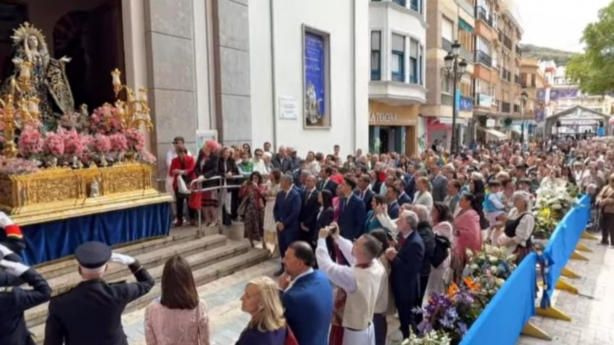 Águilas se viste de flores en su dia grande de la patrona