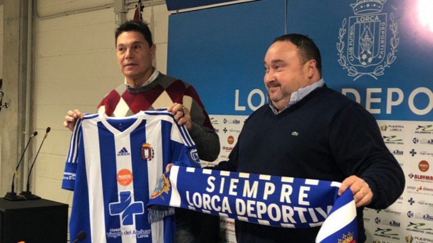 Hugo Issa, junto a Joaquín Flores, cuando desembarcó en el Lorca Deportiva