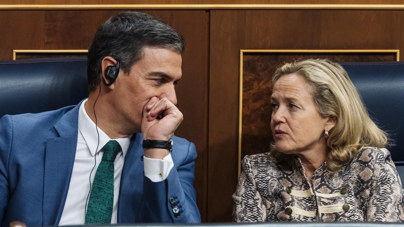 El Gobierno eleva al 2,4% su previsión de PIB para 2023 pero recorta cuatro décimas la de 2024, al 2%