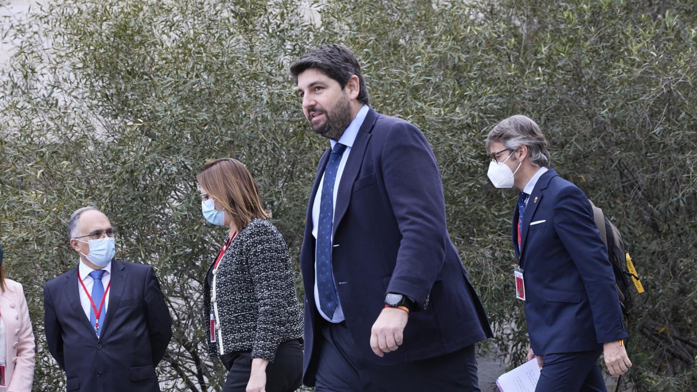 López Miras advierte sobre el Mar Menor: "O se actúa ya o habrá peces muertos en tres meses"