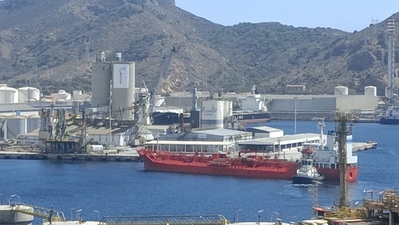 Atraca en Cartagena un buque israelí cargado con 4.500 toneladas de ácido fosfórico