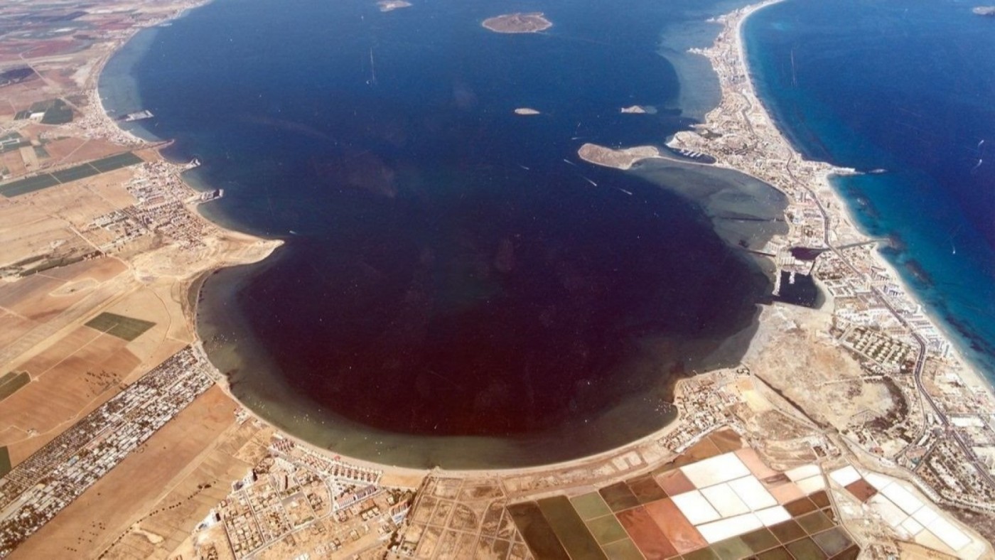 Ratifican una multa de 10 mil euros por riego ilegal de lechugas en el Mar Menor