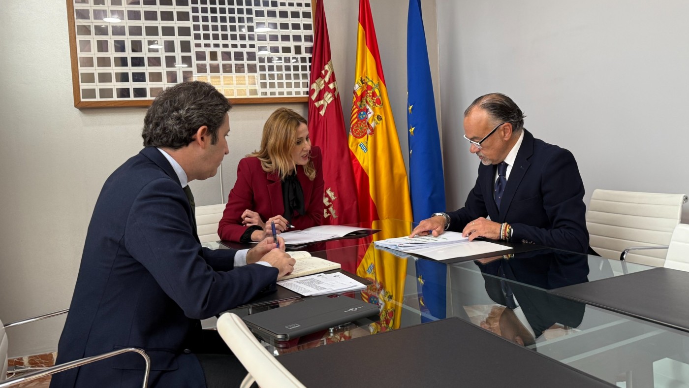 El Gobierno regional presume de “sensibilidad” hacia los autónomos frente al "hostigamiento" estatal