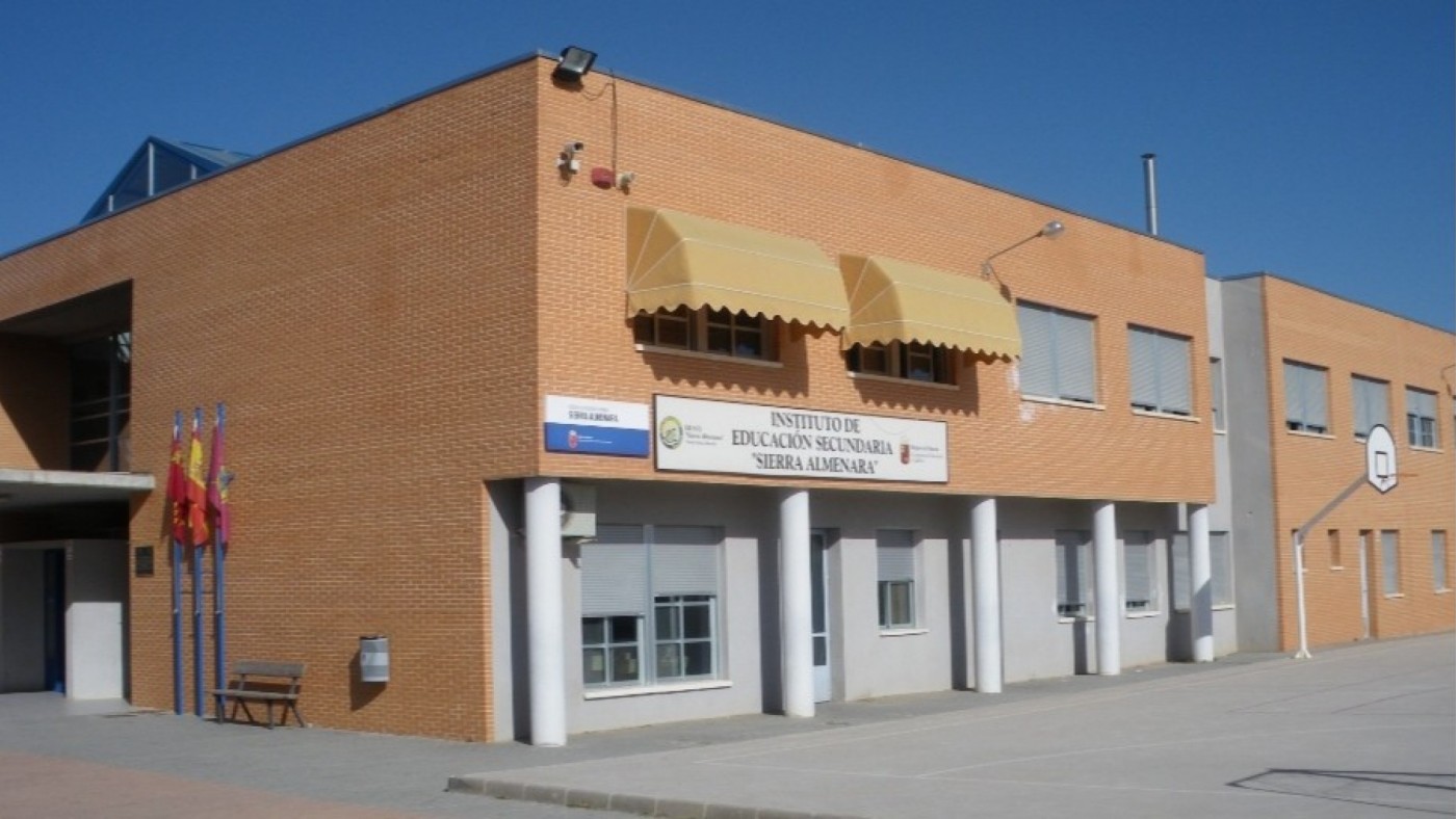 En libertad, a la espera de declarar, el profesor detenido en Lorca por acosar a alumnas