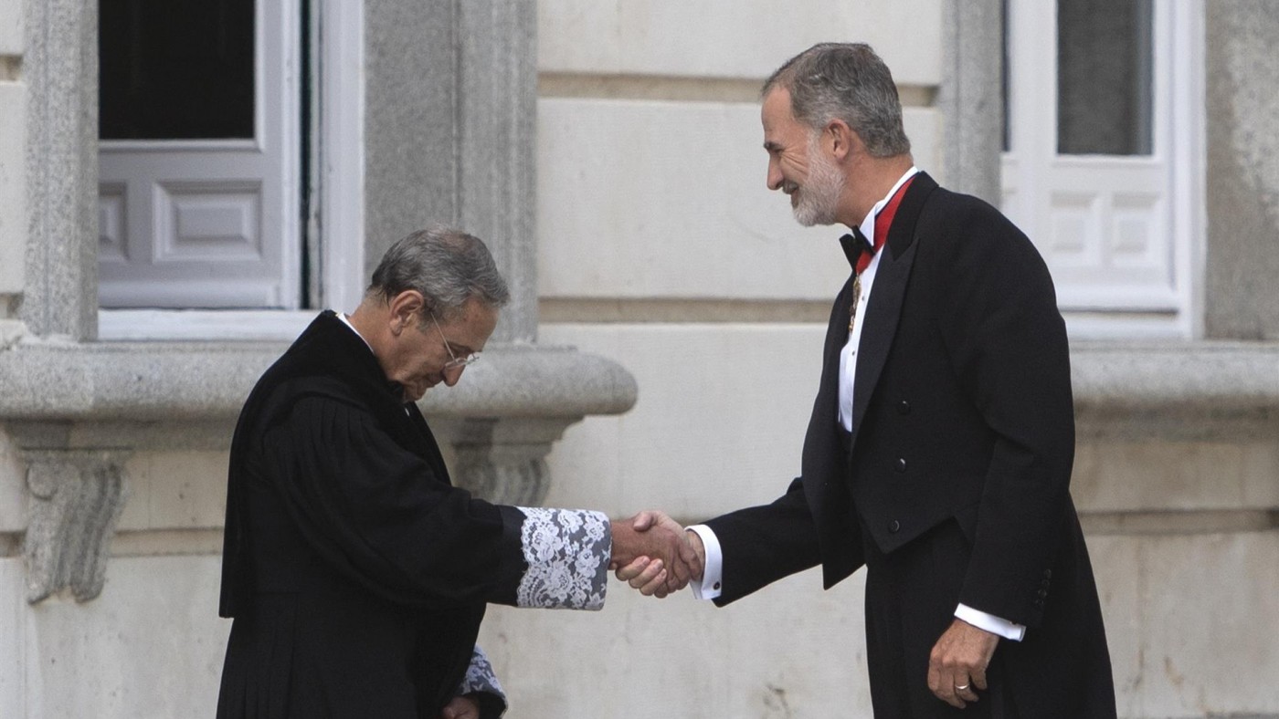 El presidente del Supremo avisa de que la democracia muere al debilitar la Justicia y pide renunciar a intereses partidarios