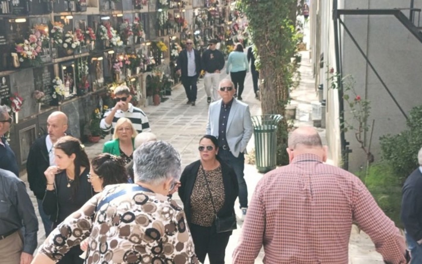 Los cementerios reciben la visita de los murcianos en el día de Todos los Santos
