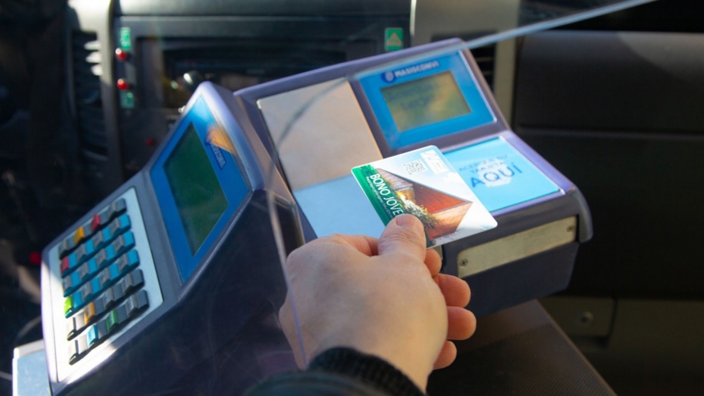 "No habrá suficientes máquinas para recargar los bonos del autobús"
