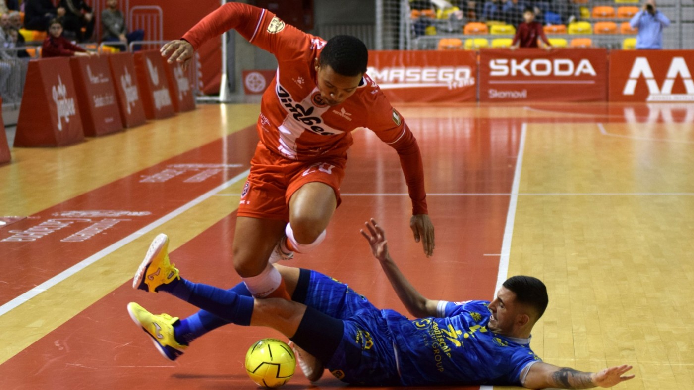 Motta rescata un punto sobre la bocina ante Peñíscola