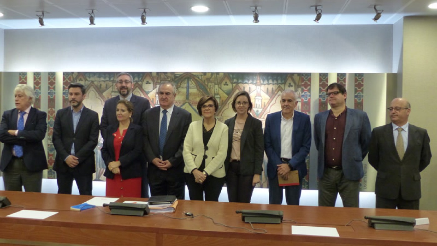 Imagen de archivo de la comisión de seguimiento del AVE. ASAMBLEA REGIONAL