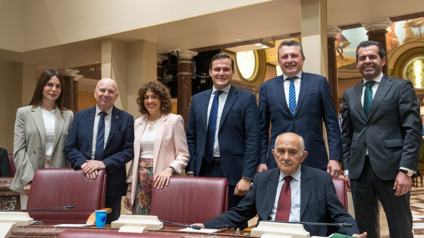 Vox propone priorizar a españoles y residentes con arraigo en el acceso a ayudas públicas