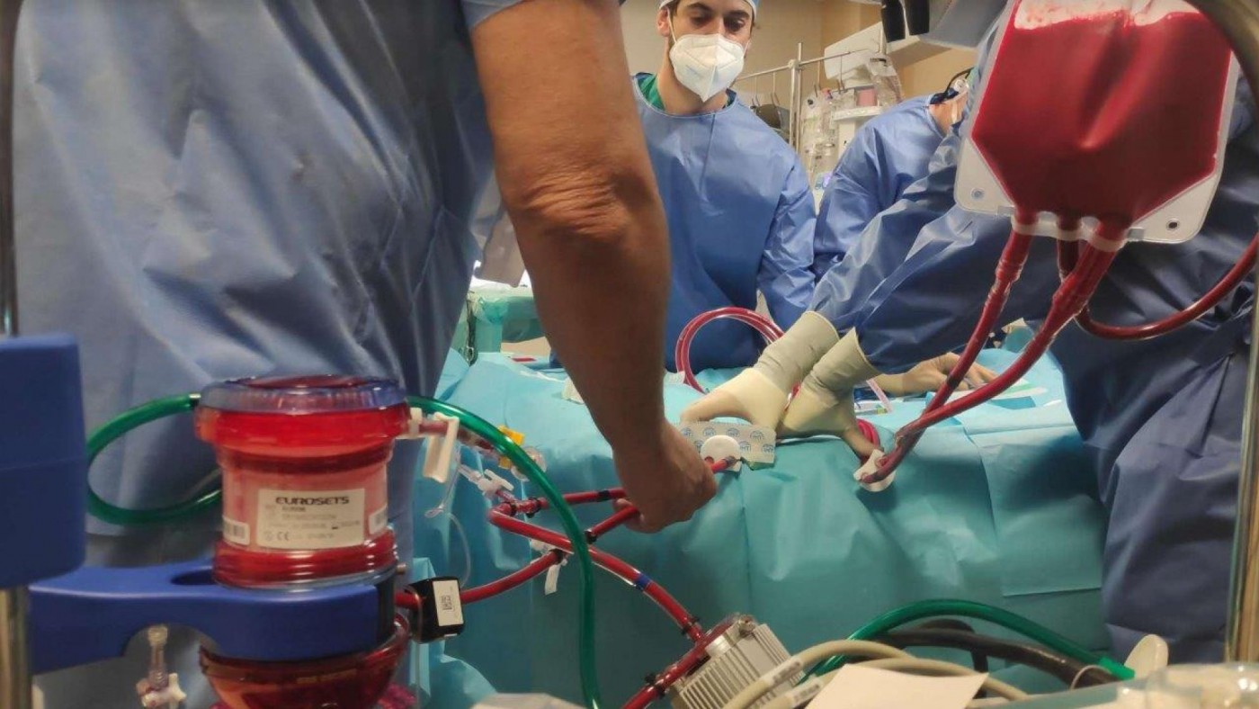 Médicos de La Arrixaca logran mantener con vida a un recién nacido de tres kilos con cardiopatía congénita grave