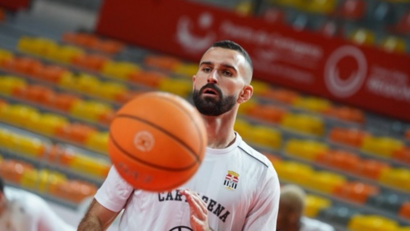 Javi López: "Con dos victorias más puede darle al CAESA para salvarse"