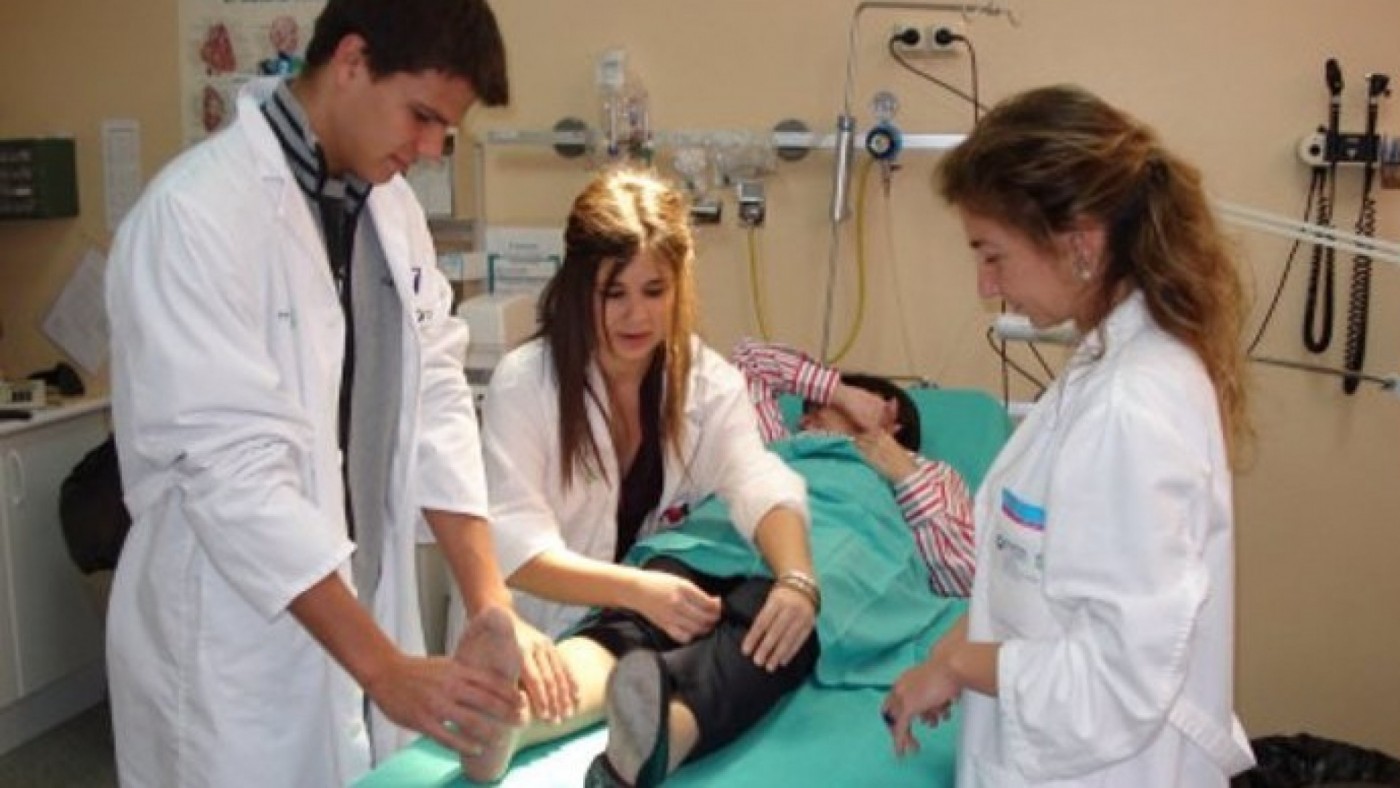 'Medicina Familiar' en primero de carrera "les hace sentir médicos por primera vez"