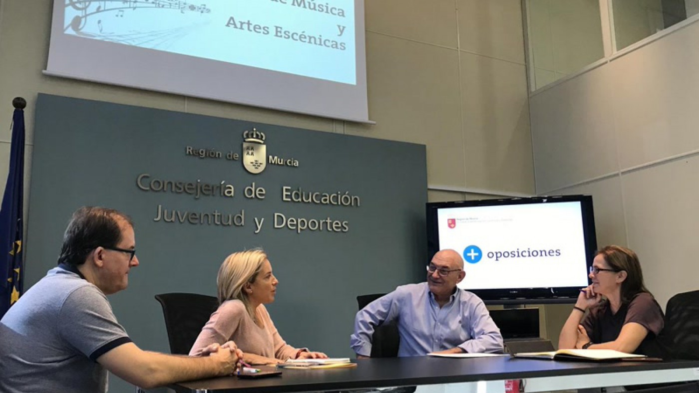 Reunión entre Martínez-Cachá y el director del Conservatorio, Miguel Angel Centenero