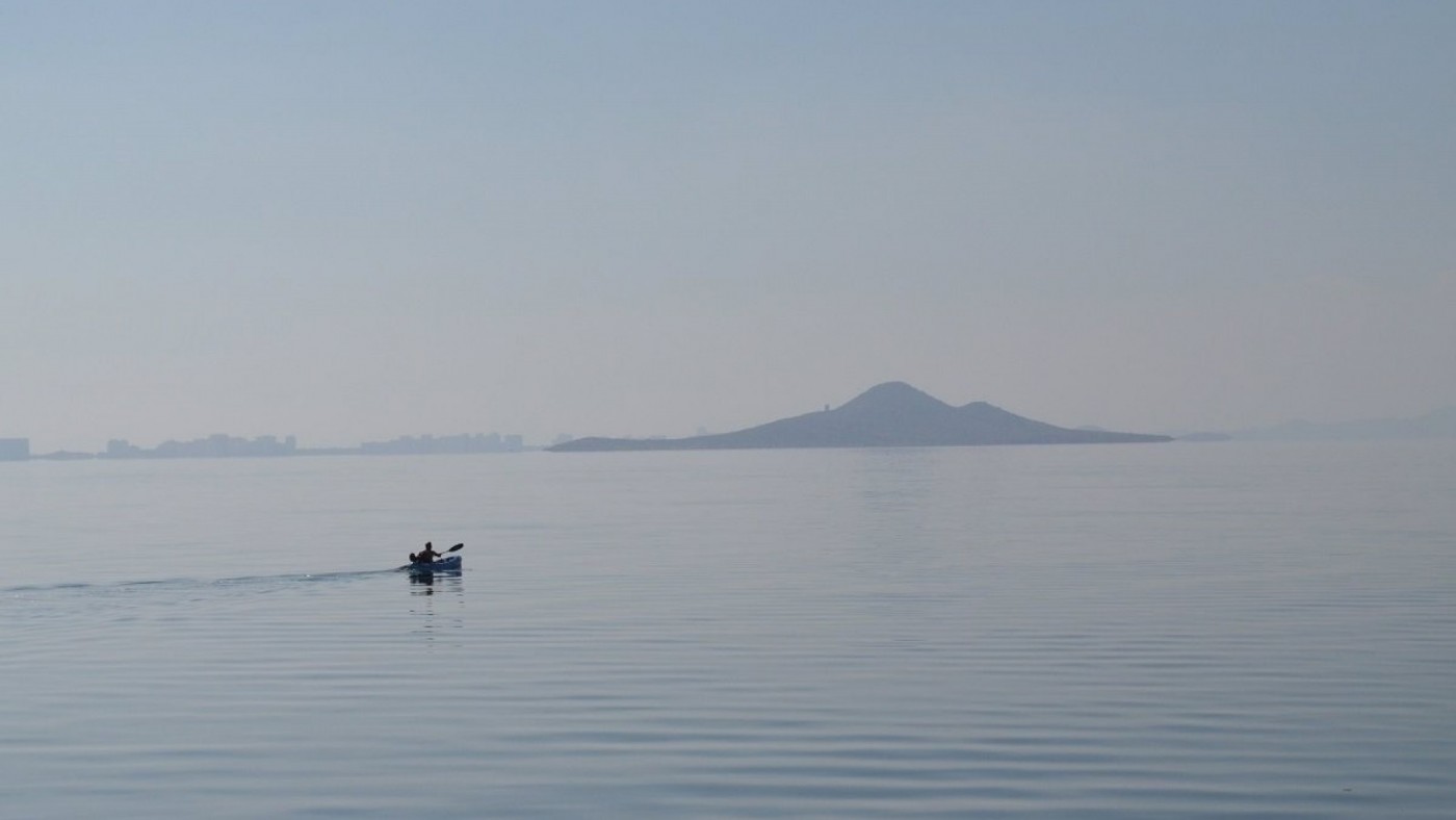 Las altas temperaturas provocan una caída en los niveles de oxígeno en el Mar Menor