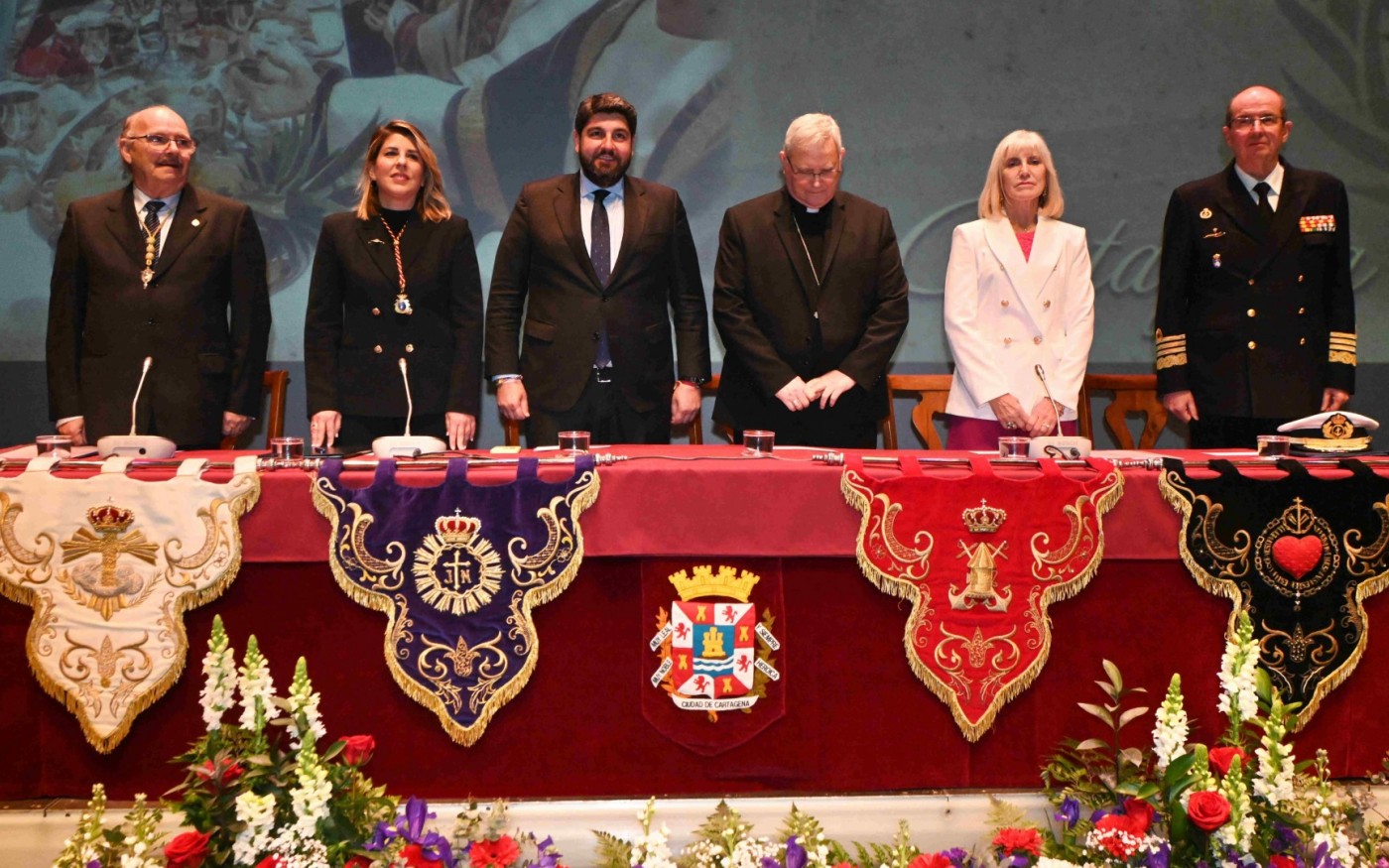 GALERÍA | De la Puente García-Ganges subraya la "elegancia y entusiasmo" de la Semana Santa de Cartagena