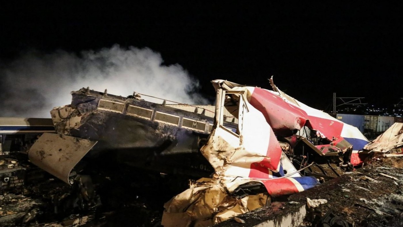 Al menos 36 muertos y 85 heridos tras la colisión de dos trenes en Grecia