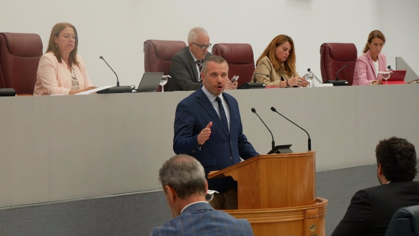 El Parlamento murciano rechaza la amnistía con los votos de PP y Vox