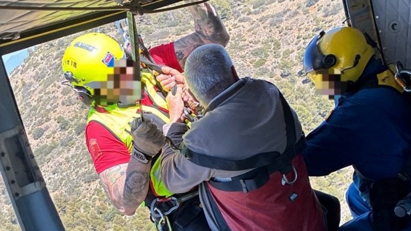 Los bomberos rescatan a un senderista de 70 años en las Paredes de Leiva