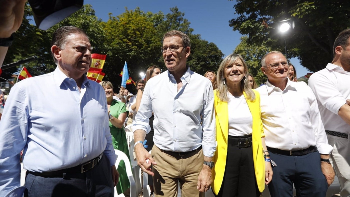 Feijóo vuelve a cuestionar la gestión en Correos