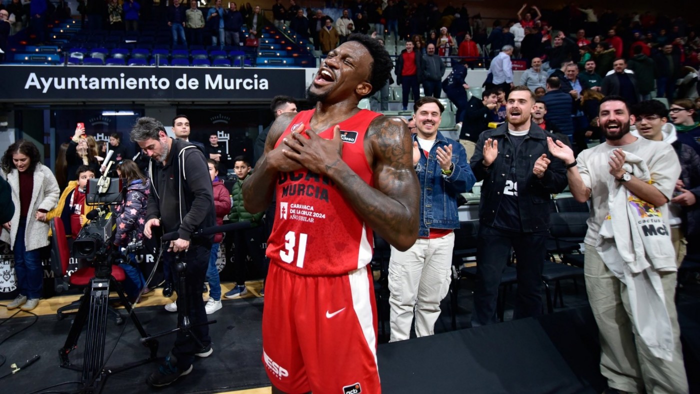 El UCAM Murcia renueva a Ennis hasta 2027