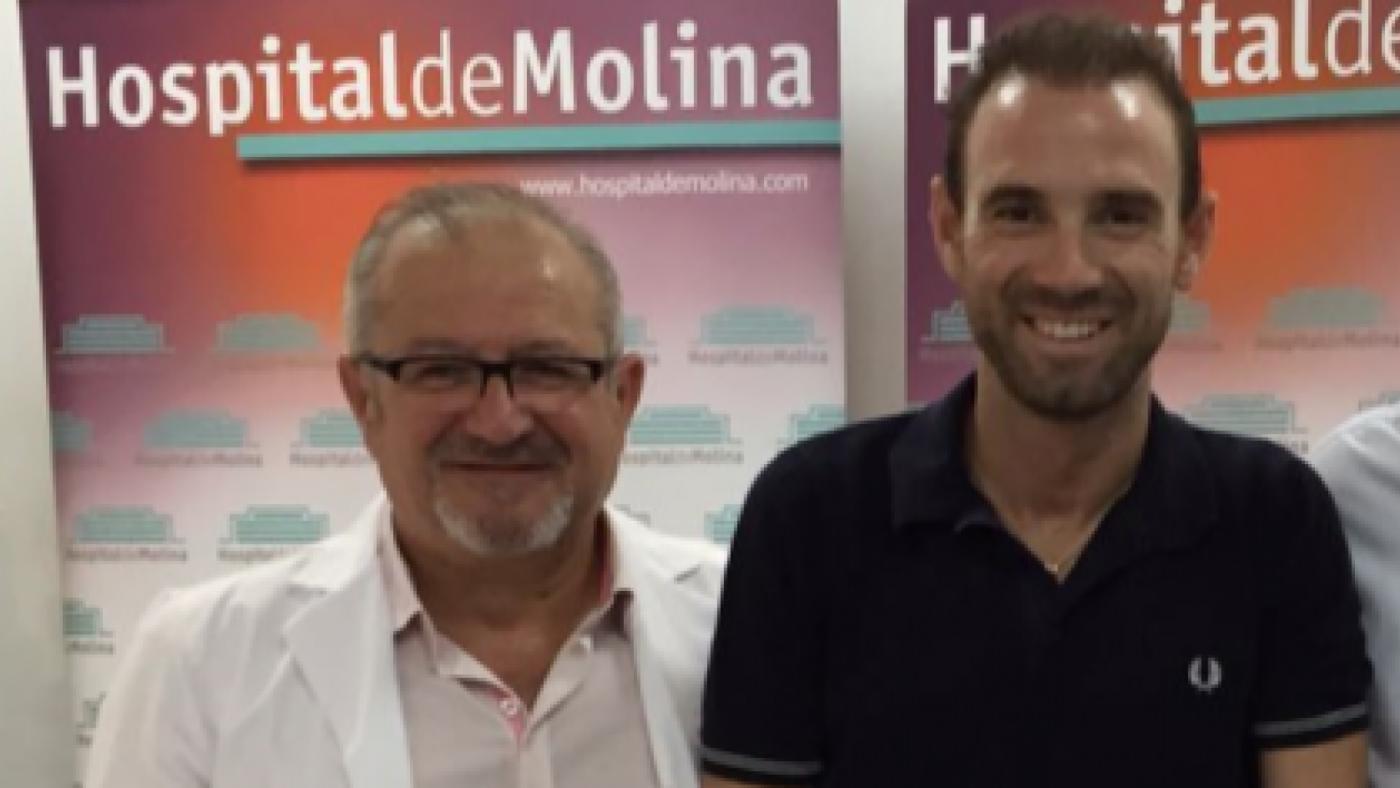 El doctor Esparza, junto a Alejandro Valverde, en una imagen pasada. Foto: FCRM
