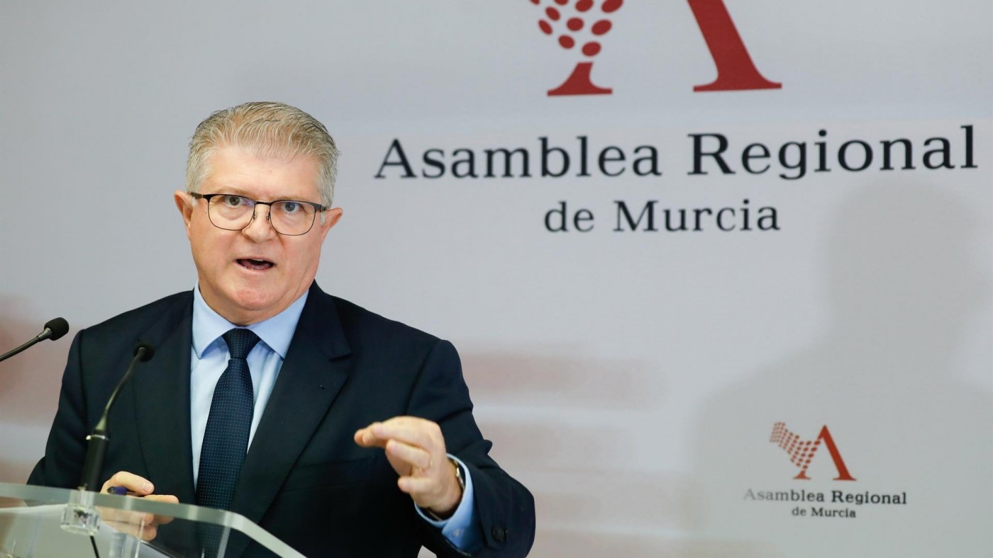 Vélez (PSOE) asegura que López Miras "se inventa un relato victimista para seguir haciendo nada"