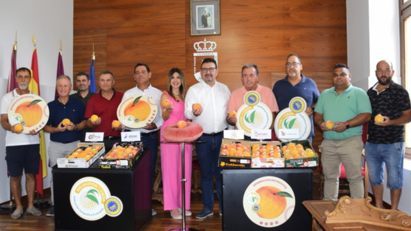 Arranca la campaña de recolección del melocotón de Cieza