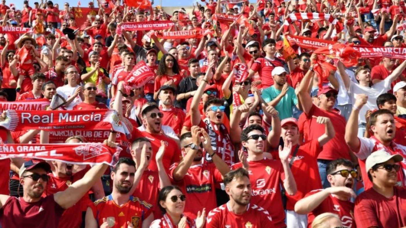 Salva Oliva: "Echamos en falta que el abono del Real Murcia incluya al Imperial"