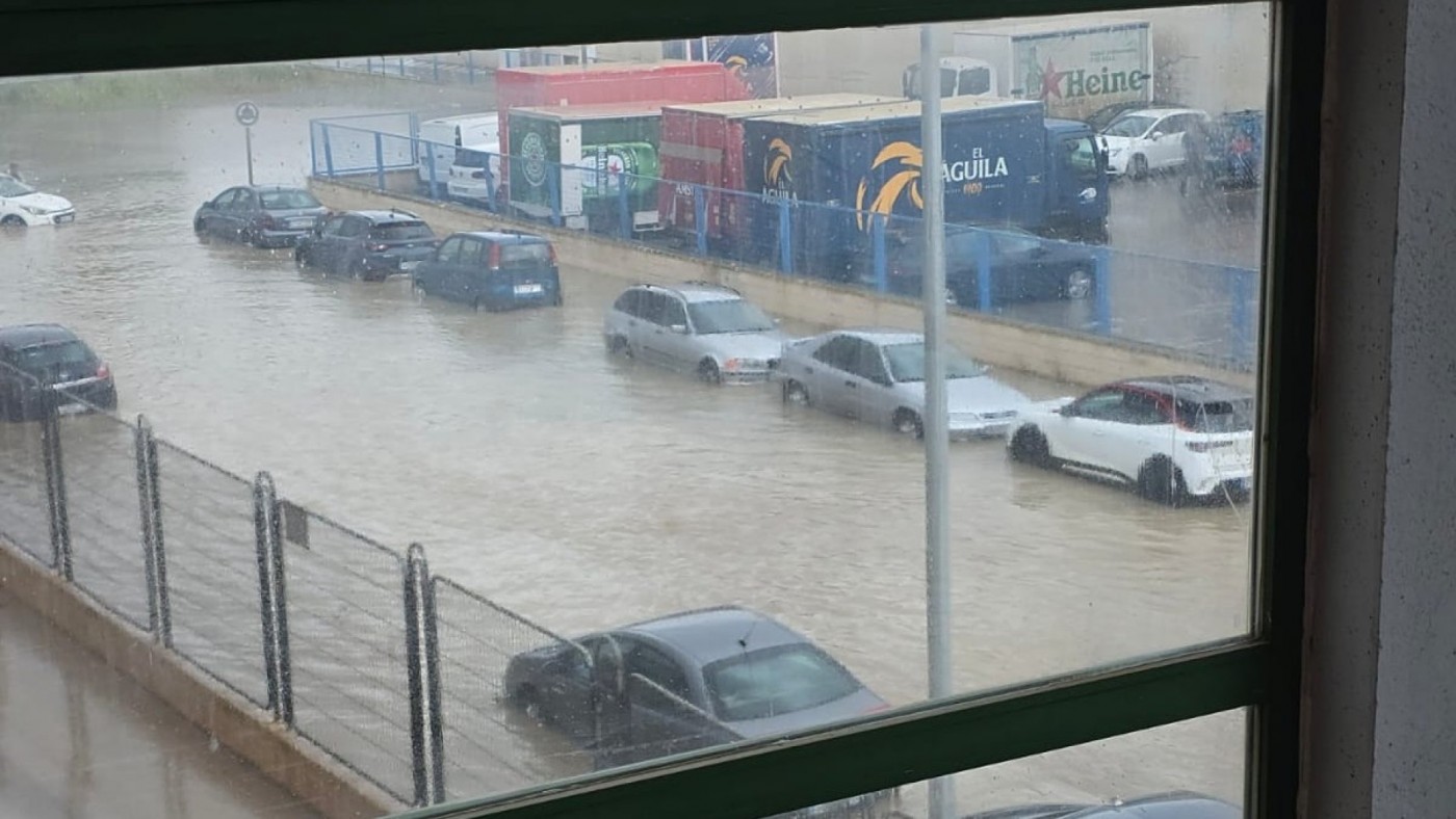 Problemas en Los Alcázares donde se han recogido más de 100 litros y las lluvias continúan