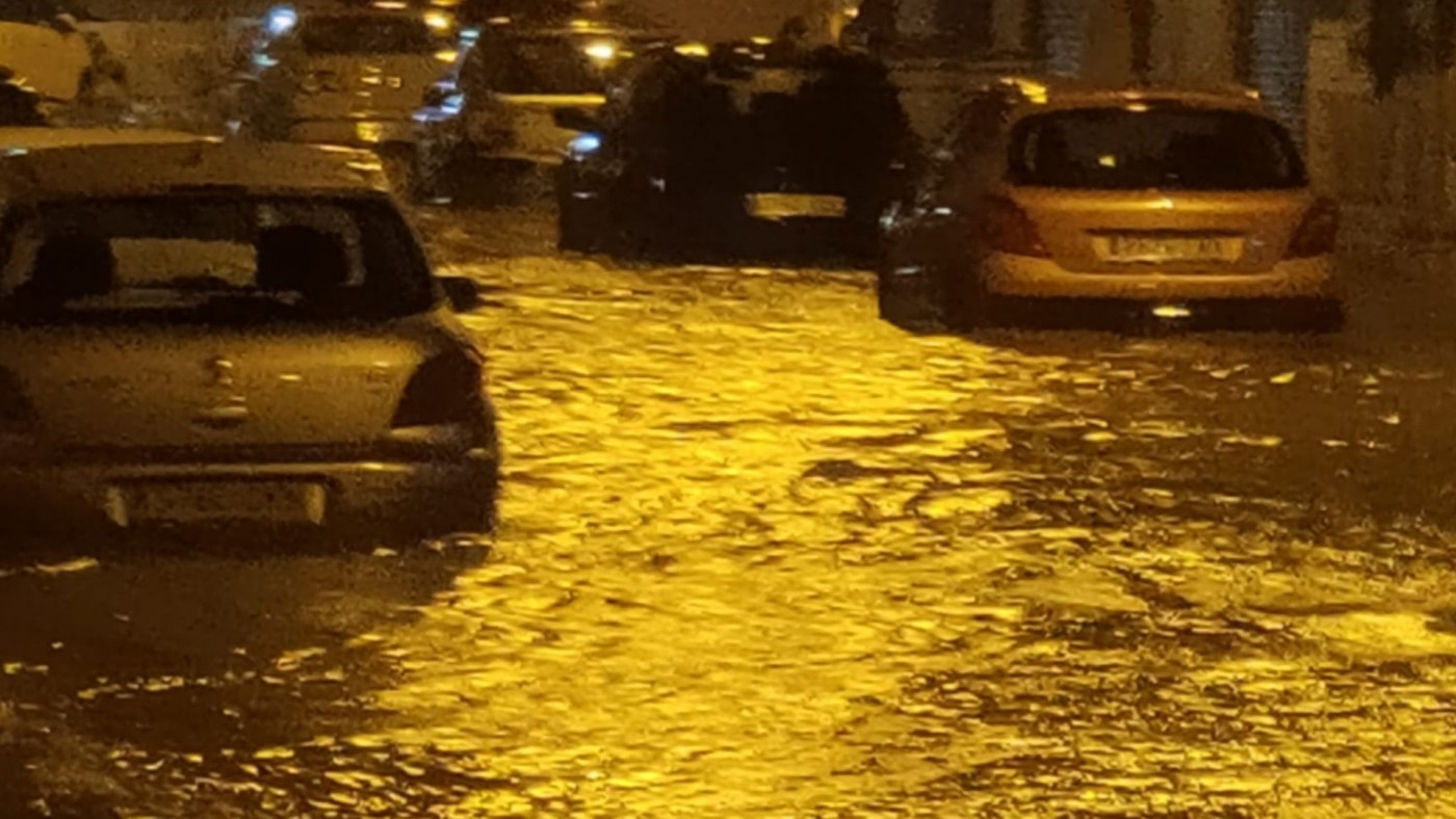 Lluvias intensas provocan inundaciones en bajos y calles de Mazarrón 