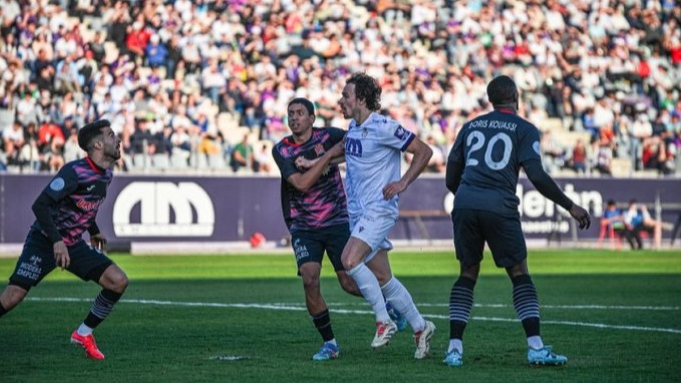 El Águilas se vuelve de vacío de Jaén (3-1)
