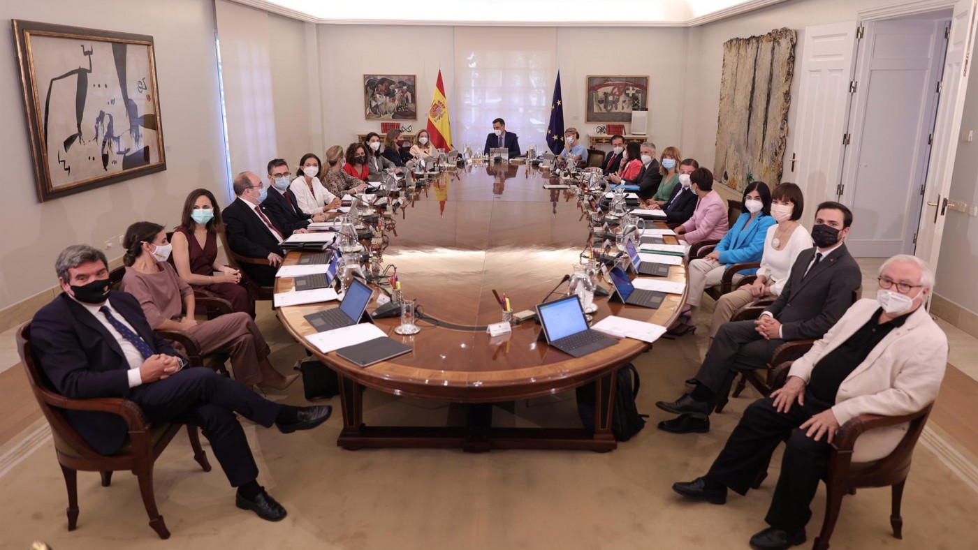 Foto de todos los ministros en sala histórica del Consejo