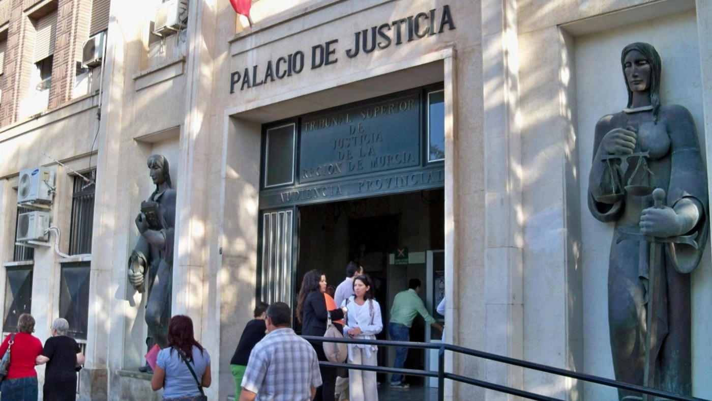 Condenan a 16 años de prisión a los dos acusados de agresión sexual a una menor