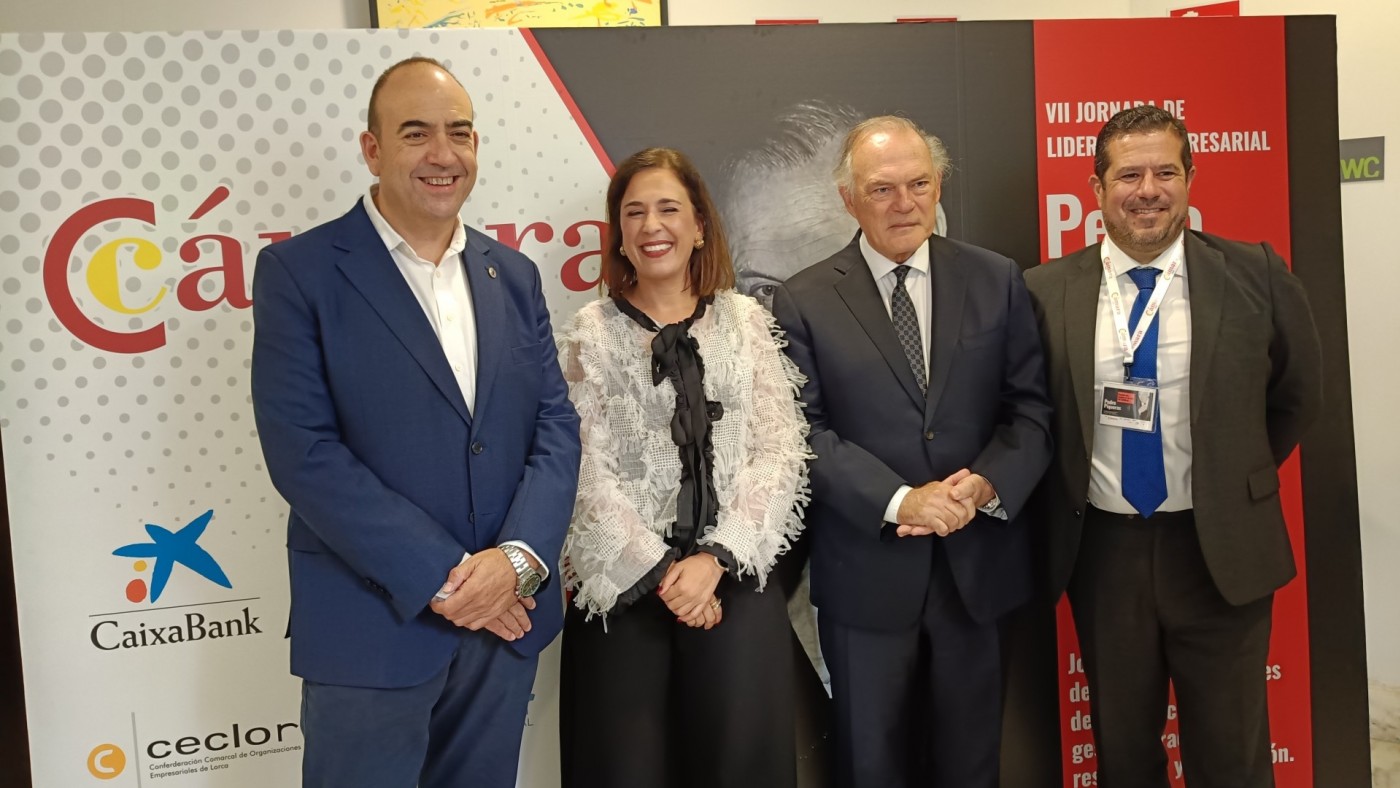 Pedro Piqueras alerta en Lorca de la polarización del mundo y reivindica el sosiego y la empatía