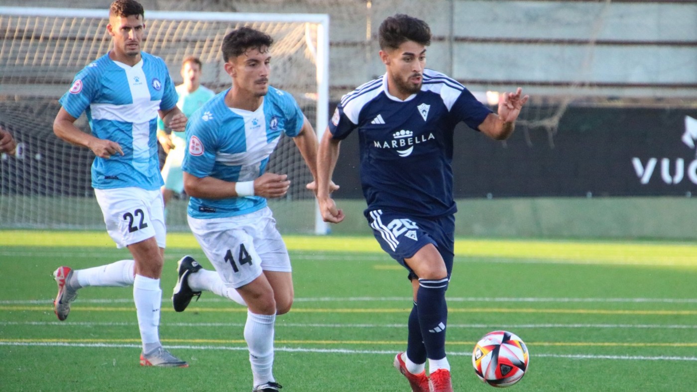 El Marbella aprovecha los regalos del Racing Cartagena (0-3)