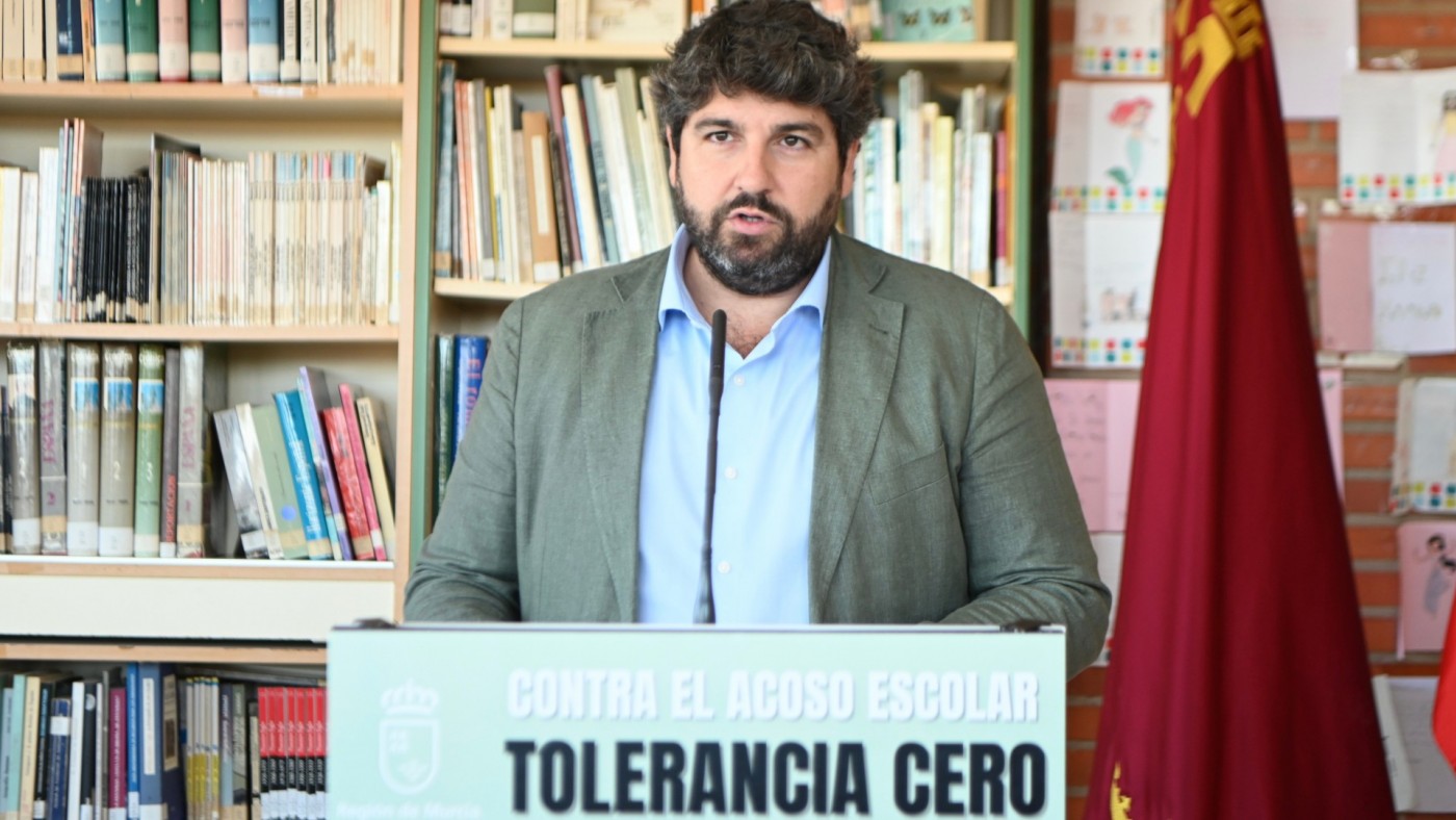 López Miras anuncia un nuevo Decreto de Convivencia Escolar con un régimen sancionador más duro