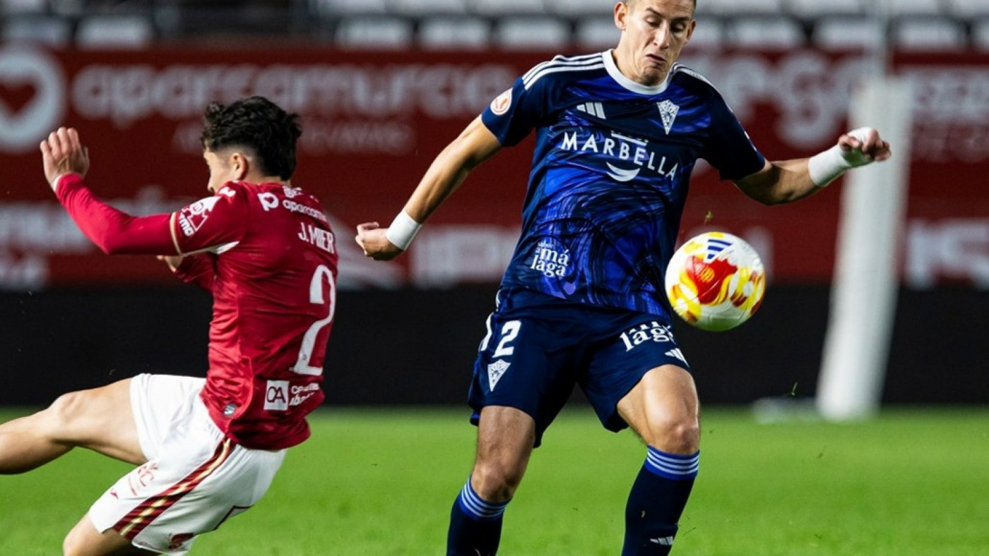 El Real Murcia no puede ni con el colista